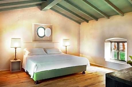 Suite with Lake View