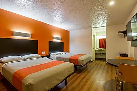 2 King Beds | Non-Smoking, Micfridge