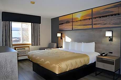 1 King Bed, Nonsmoking