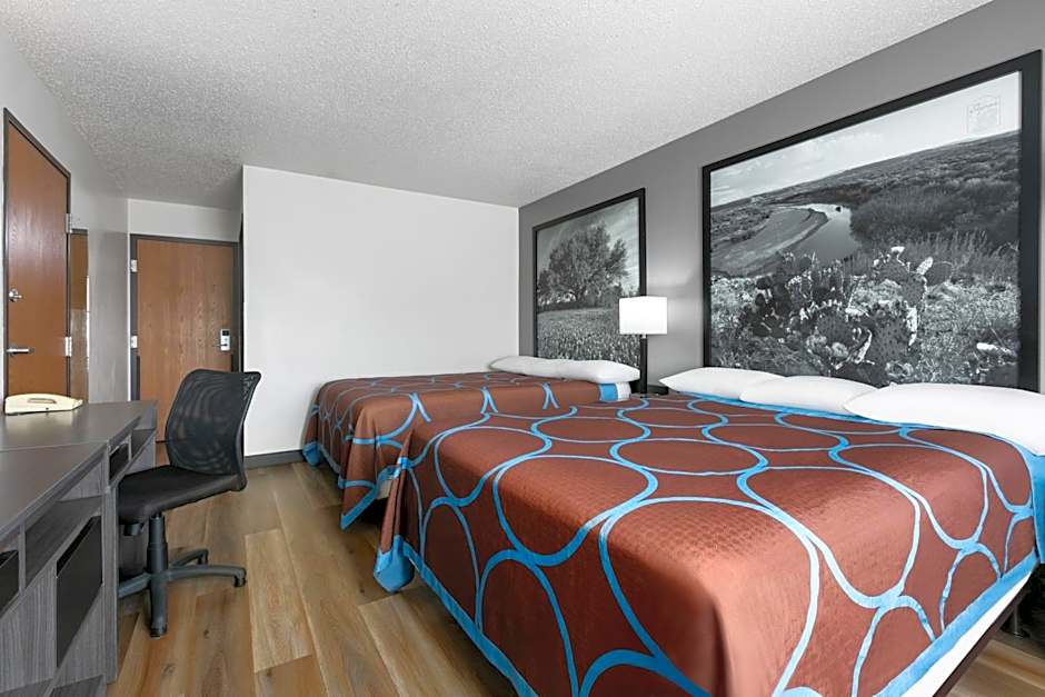 Super 8 by Wyndham Grapevine/DFW Airport Northwest