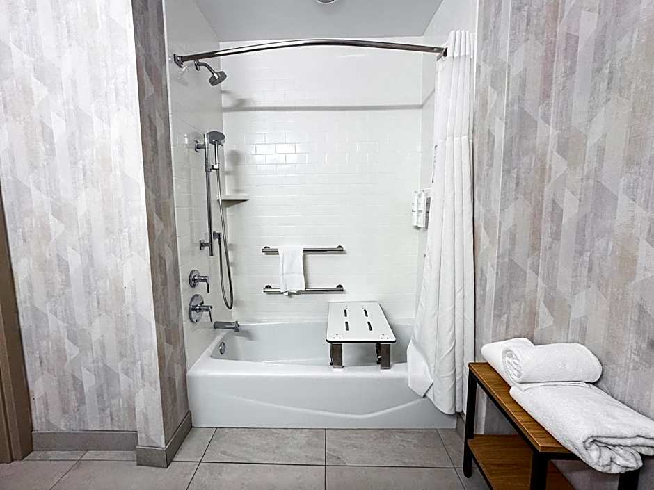 Hampton Inn & Suites Addison