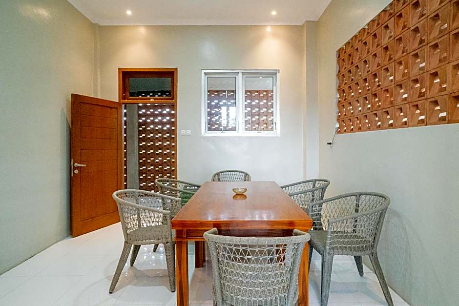 RedDoorz near Wisata Paribendo Lawang