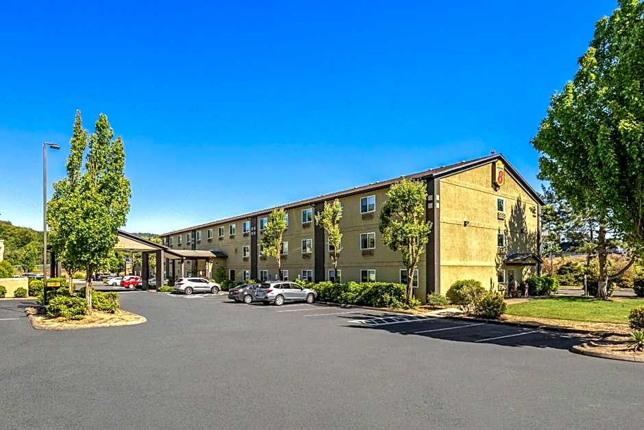 Super 8 by Wyndham Roseburg