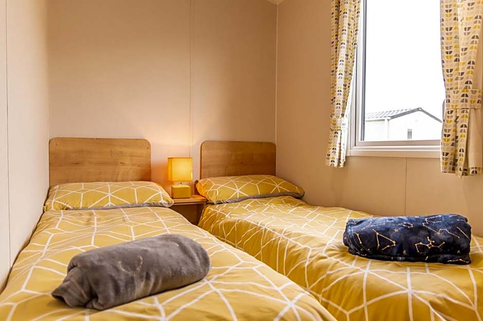 64 lancaster The lazy willow 3 bedroom hot tub caravan tattershall lakes