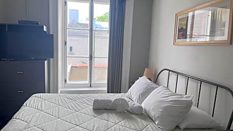 Queen Room with Private Bathroom