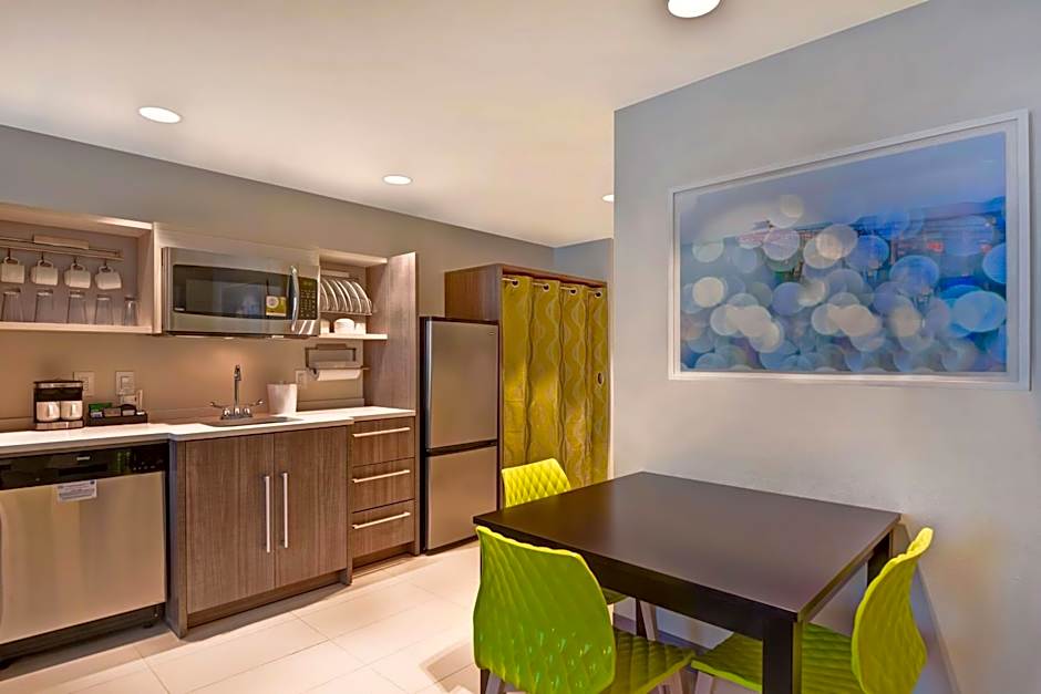 Home2 Suites by Hilton Naples I-75 Pine Ridge Road