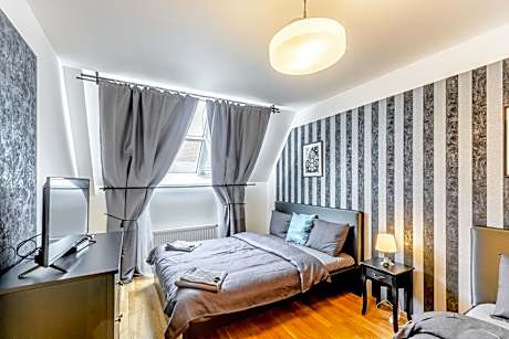 Four-Bedroom Apartment with Terrace (12 Adults)