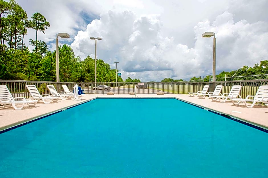 Super 8 by Wyndham Diberville Biloxi Area