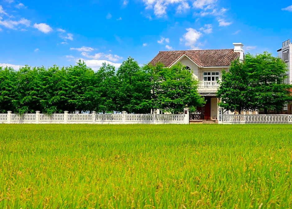 Dancing Butterfly Inn Family sliding BnB
