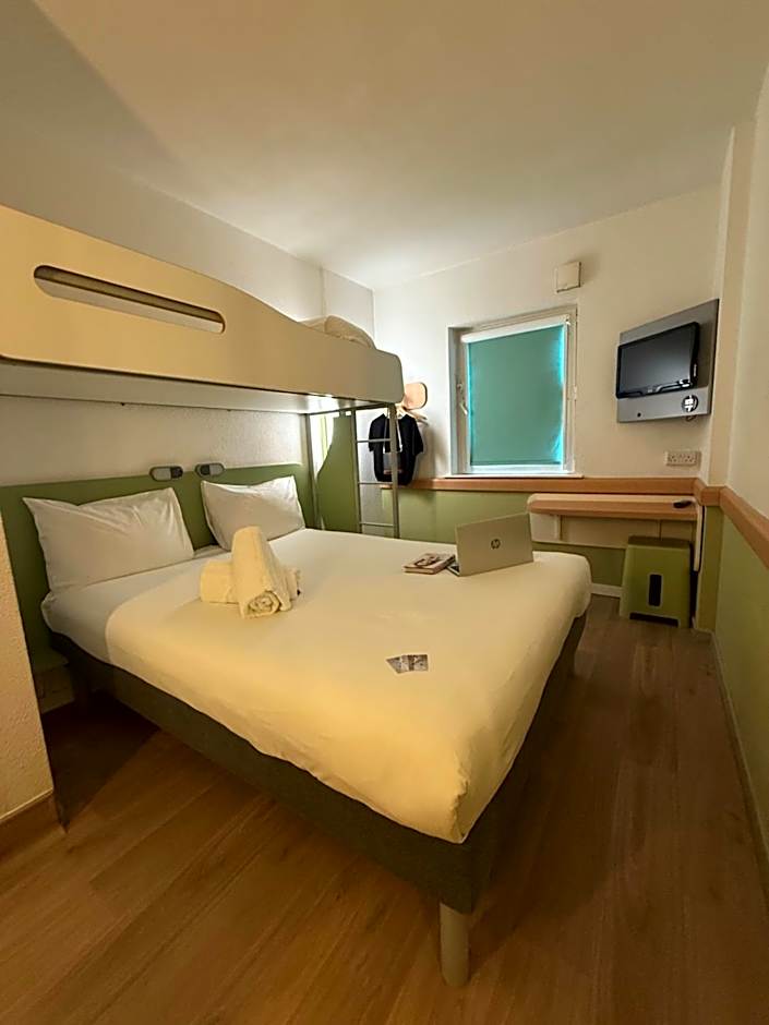 ibis budget Leeds Centre Crown Point Road