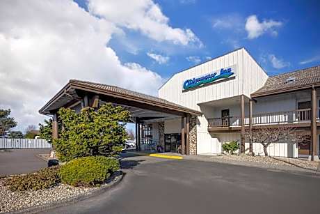 Edgewater Inn and Suites, an Ascend Collection Hotel