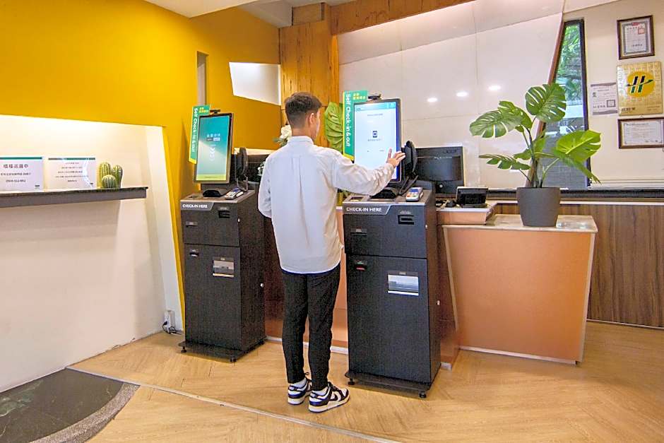 CHECK inn Express Taichung Fengchia