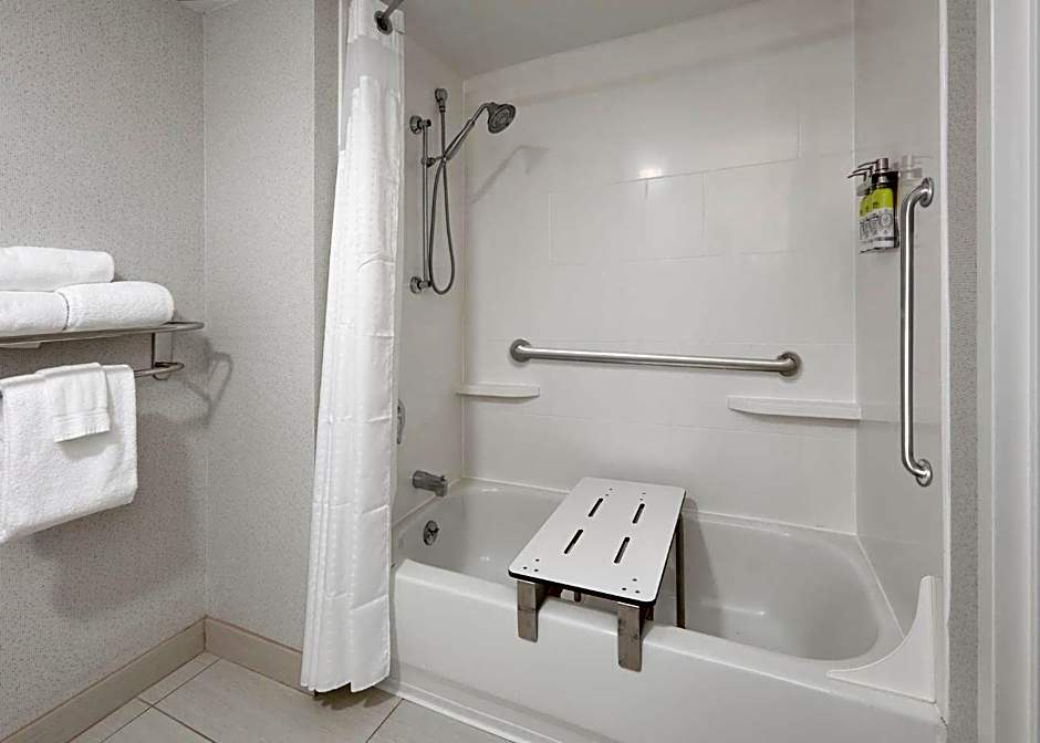 Holiday Inn Express Hotel & Suites - Irving Convention Center - Las Colinas By IHG