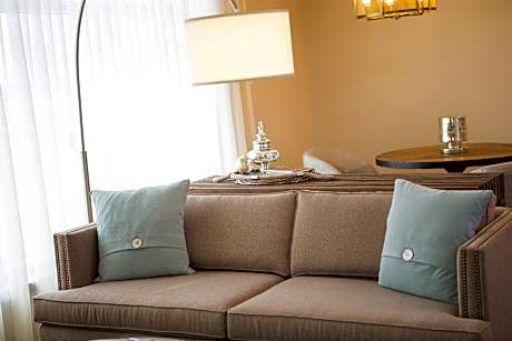 1 Bedroom Presidential Suite, King, Sofa bed