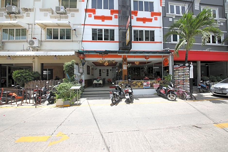 OYO 126 Patong Station House