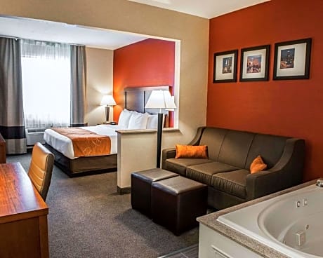 1 King Bed, Suite, Nonsmoking