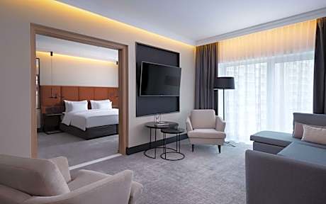 Suite with Lounge Access