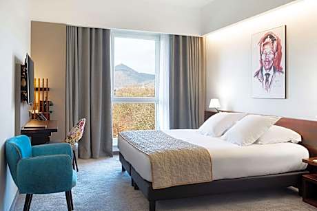 1 King Bed, Nonsmoking, Executive Room, Castle View, Convertible Into Two Twin Beds