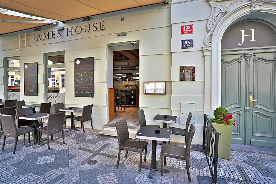 James Hotel & Apartments