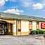 Econo Lodge Inn & Suites East