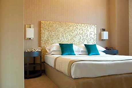 Deluxe Double Room with City View