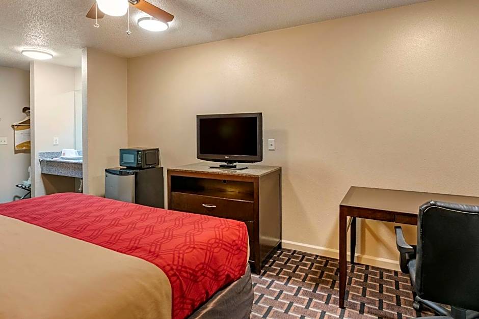 Econo Lodge Inn & Suites Granite City - St. Louis
