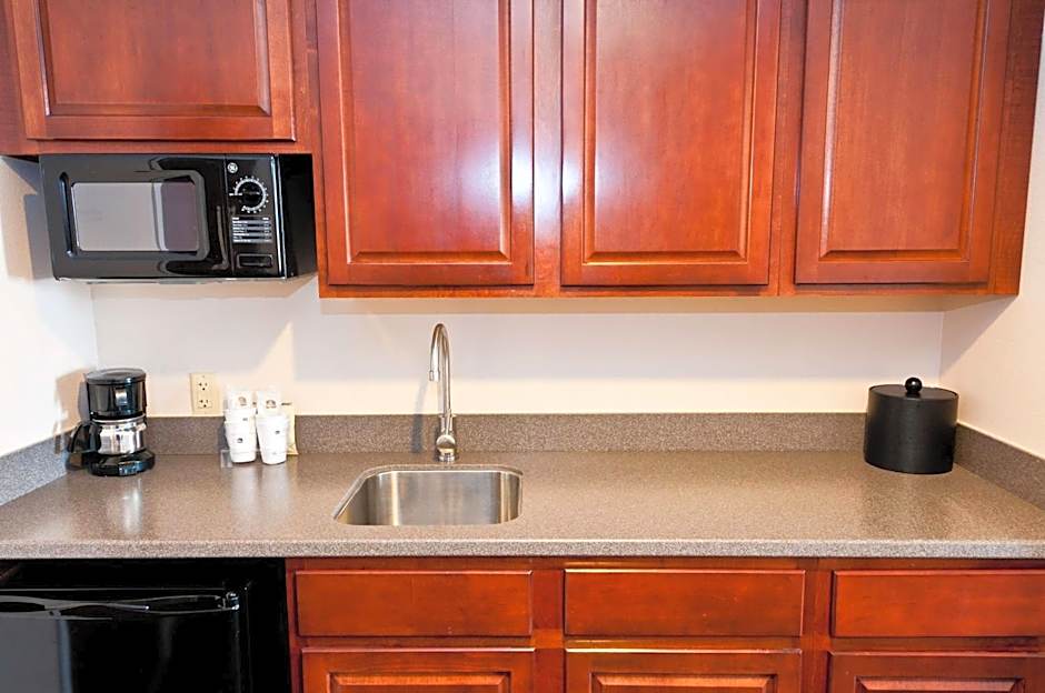 Best Western Plus Brandywine Inn & Suites