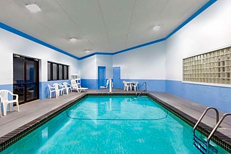 Days Inn & Suites by Wyndham Des Moines Airport