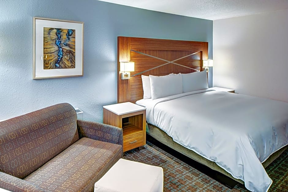 DoubleTree by Hilton Milwaukee Downtown