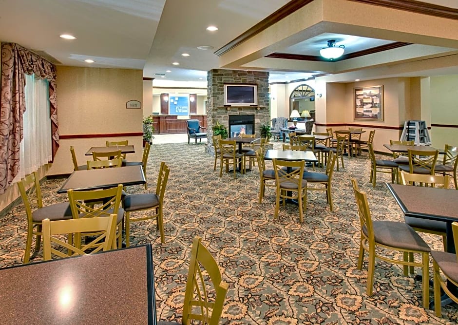 Holiday Inn Express Hotel & Suites Bismarck