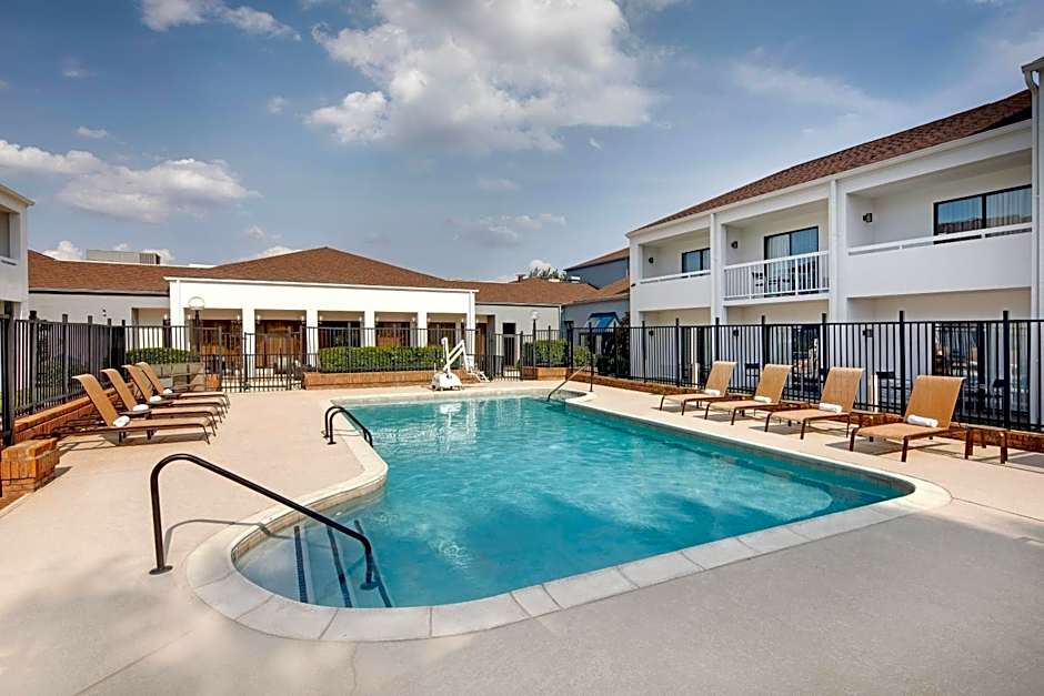 Courtyard by Marriott Dallas Addison/Midway
