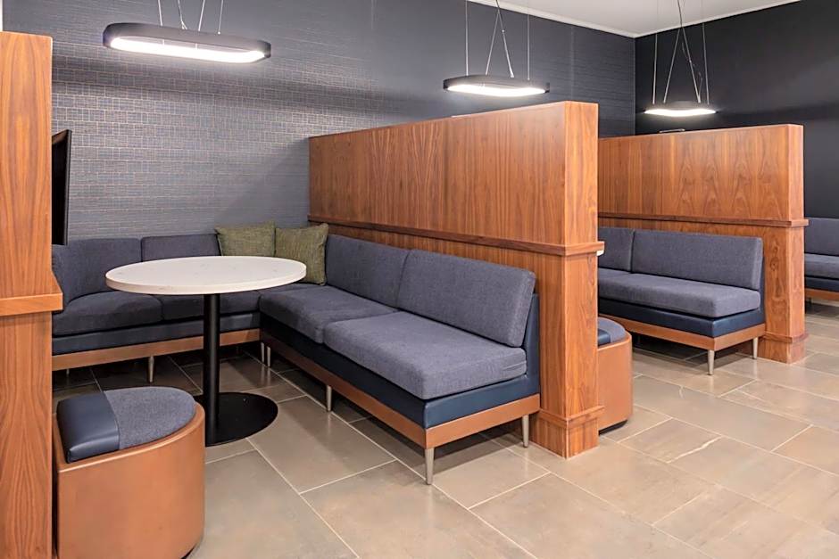 Courtyard by Marriott Memphis East/Galleria