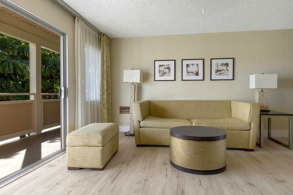 Plantation Hale Suites