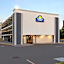Days Inn & Suites by Wyndham Indianapolis Airport East