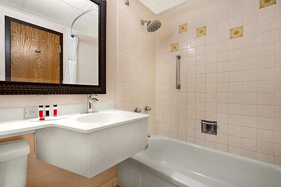 Albert Lea Inn and Suites