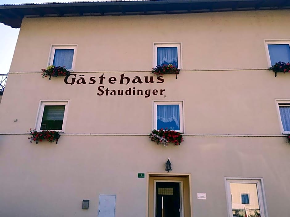 Gasthof mit Seeterasse & Appartements Zur Landeroith