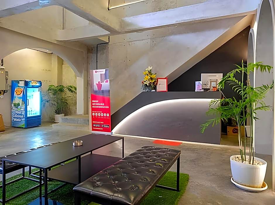 RedDoorz Plus near Kawasan Sam Poo Kong Semarang