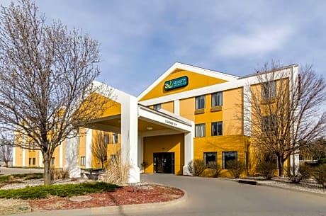 Quality Inn & Suites Manhattan