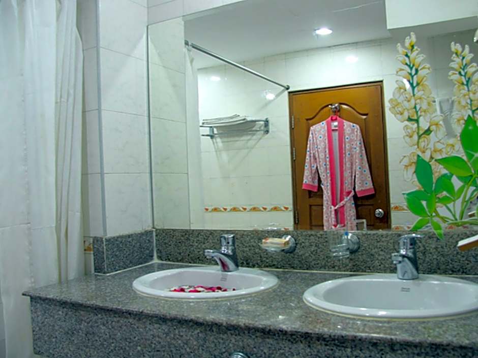 Excel Treasure Hotel