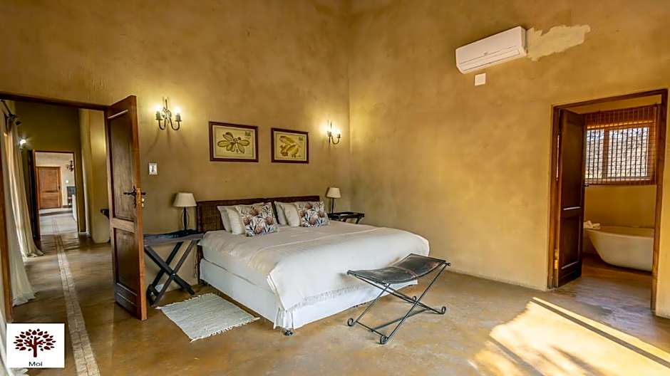 Zebula Golf and Wildlife Estate - Porcupine Strolling Pax 8 - Moi Signature Luxury villa