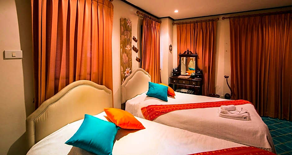 Ayutthaya Garden River Home