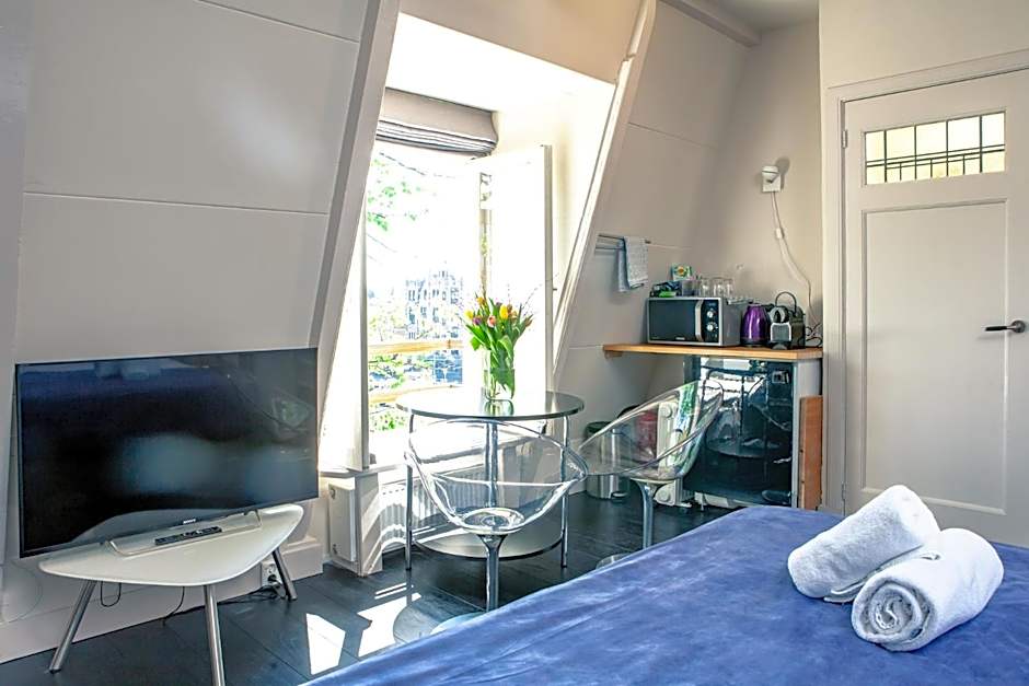 Zwanestein Canal House