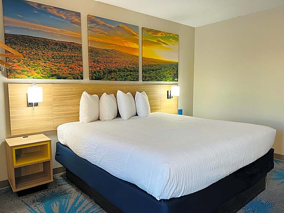 Days Inn by Wyndham Jamestown