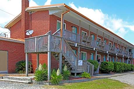 Cape Pines Motel