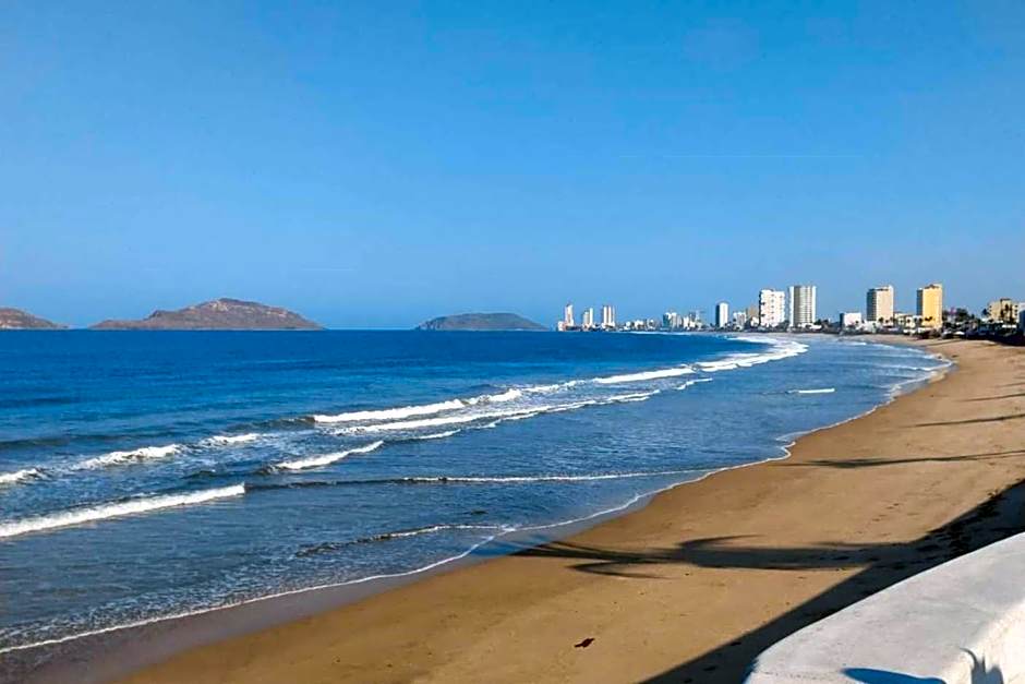 Casa Reforma en Malecón Económica - Excelente Ubicación - 2da Planta
