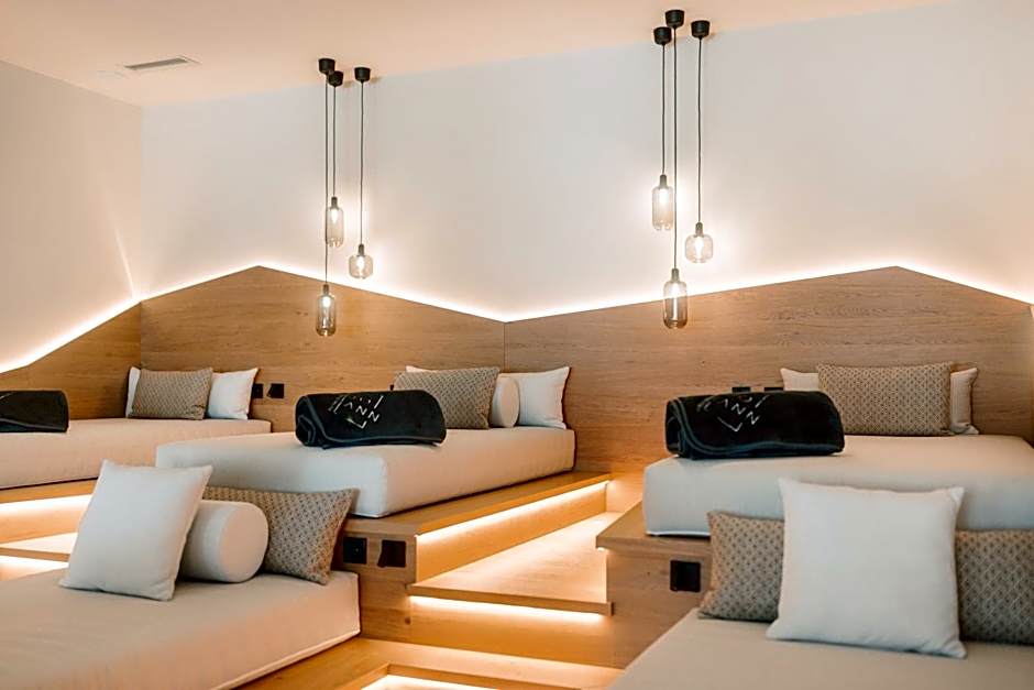 JoAnn suites & apart