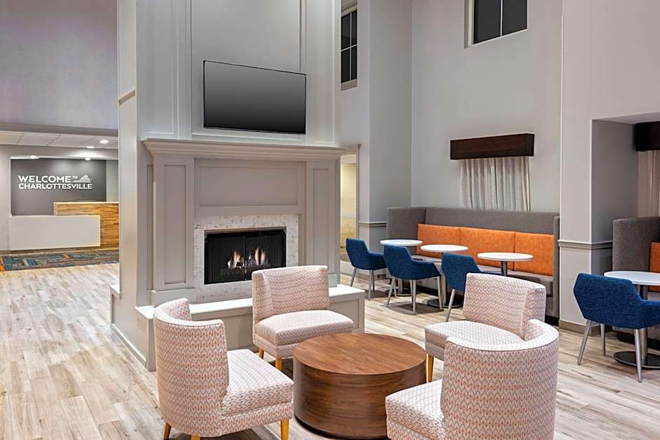 Hampton Inn & Suites Charlottesville at the University