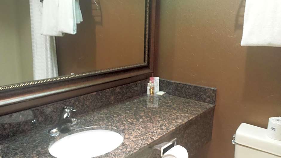 Travelodge by Wyndham Lloydminster