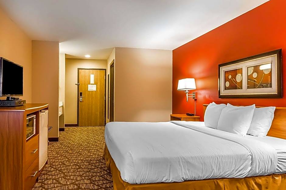 Quality Inn & Suites Chesterfield Village