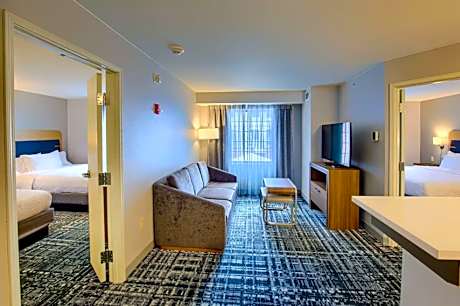 1 KING/2 QUEEN BEDS 2 BDRM 2 BATH SUITE